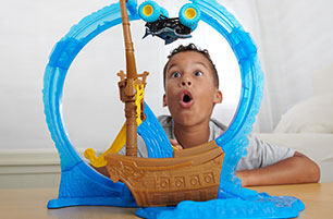 Monster Jam Megalodon Loop of Doom Playset